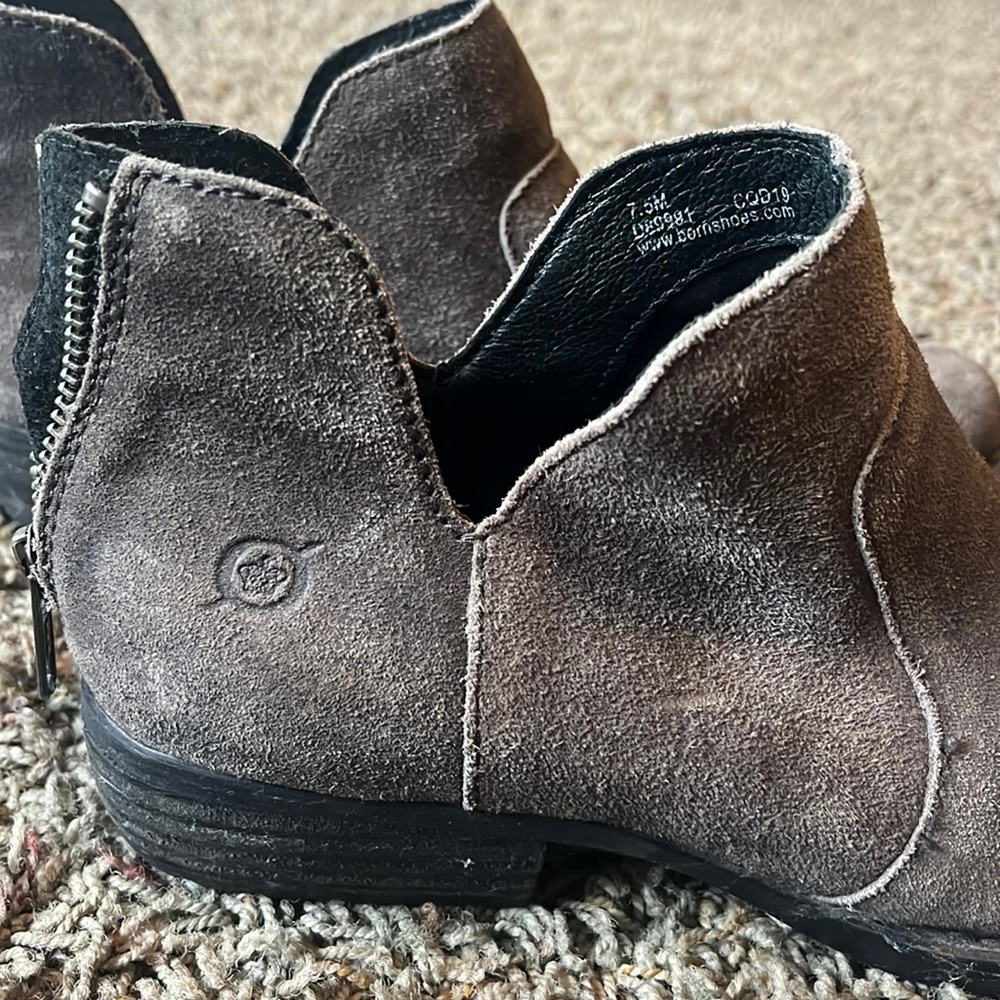 Brown suede Born booties
